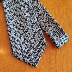 J. McLaughlin Link Pattern Tie
